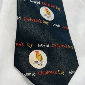 Vintage 1999 men’s tie The McDonald’s Collection World Children’s Day